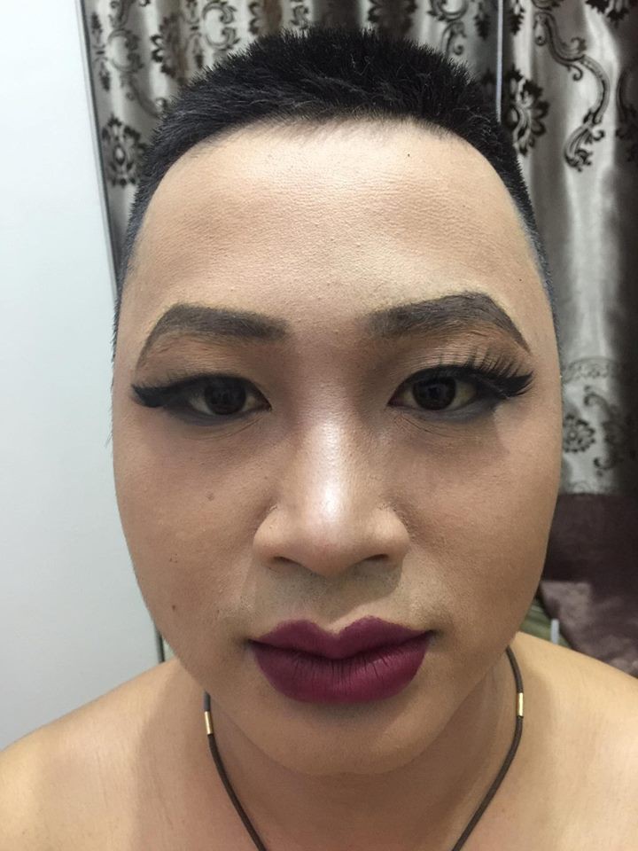 Thanh niên vai u thịt bắp bị bạn thân biến thành girl xinh trong một nốt nhạc Thanh niên vai u thịt bắp bị bạn thân biến thành girl xinh trong một nốt nhạc